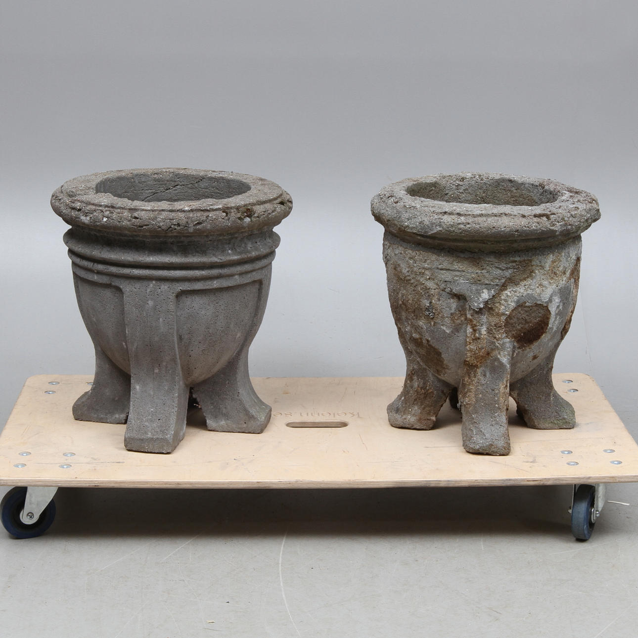 TRÄDGÅRDSURNOR, 1 par, betong/stenmassa (4).