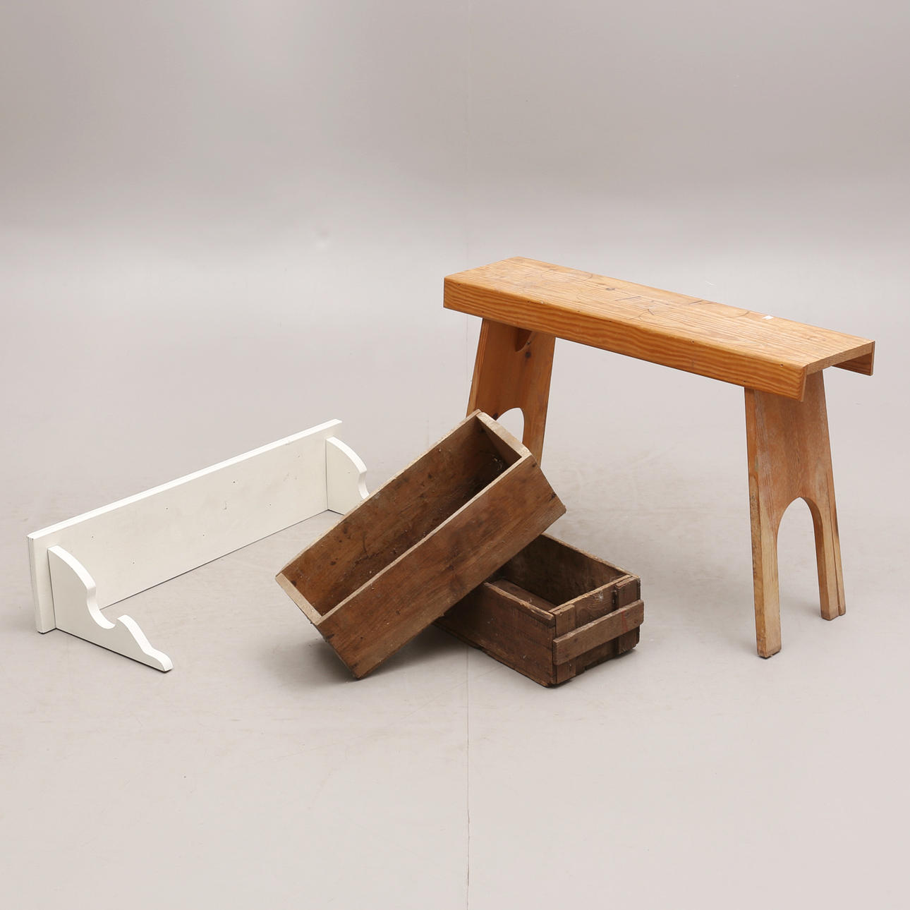 BÆNK, HYLDE, SKUFFER, træ, 1900-tallet.