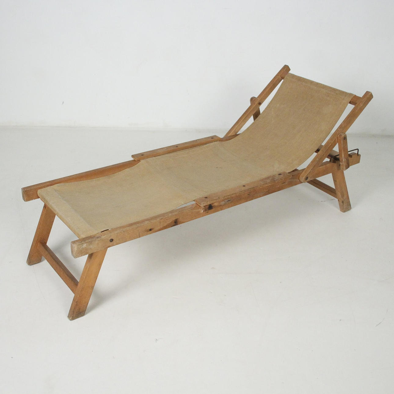 have liggestol, træ.