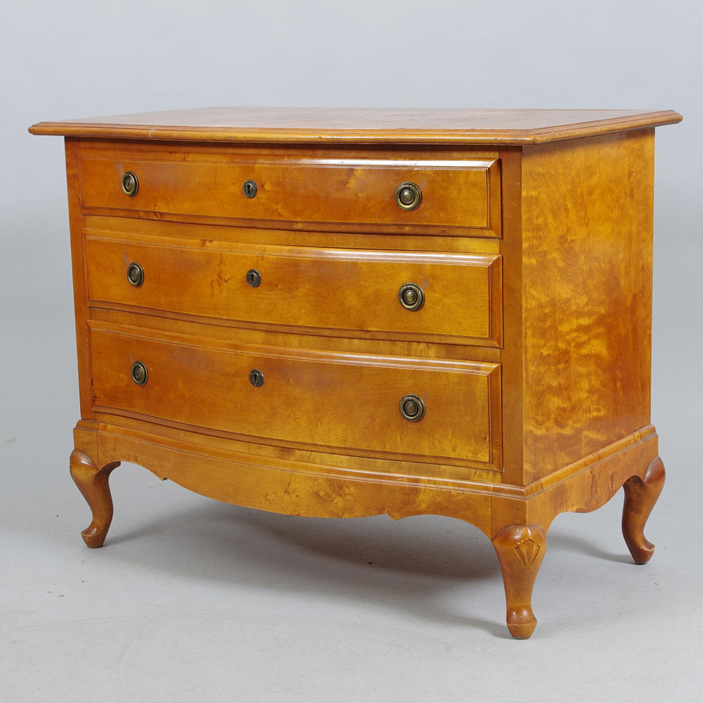 BYRÅ, 3-lådig, björk, barockstil.