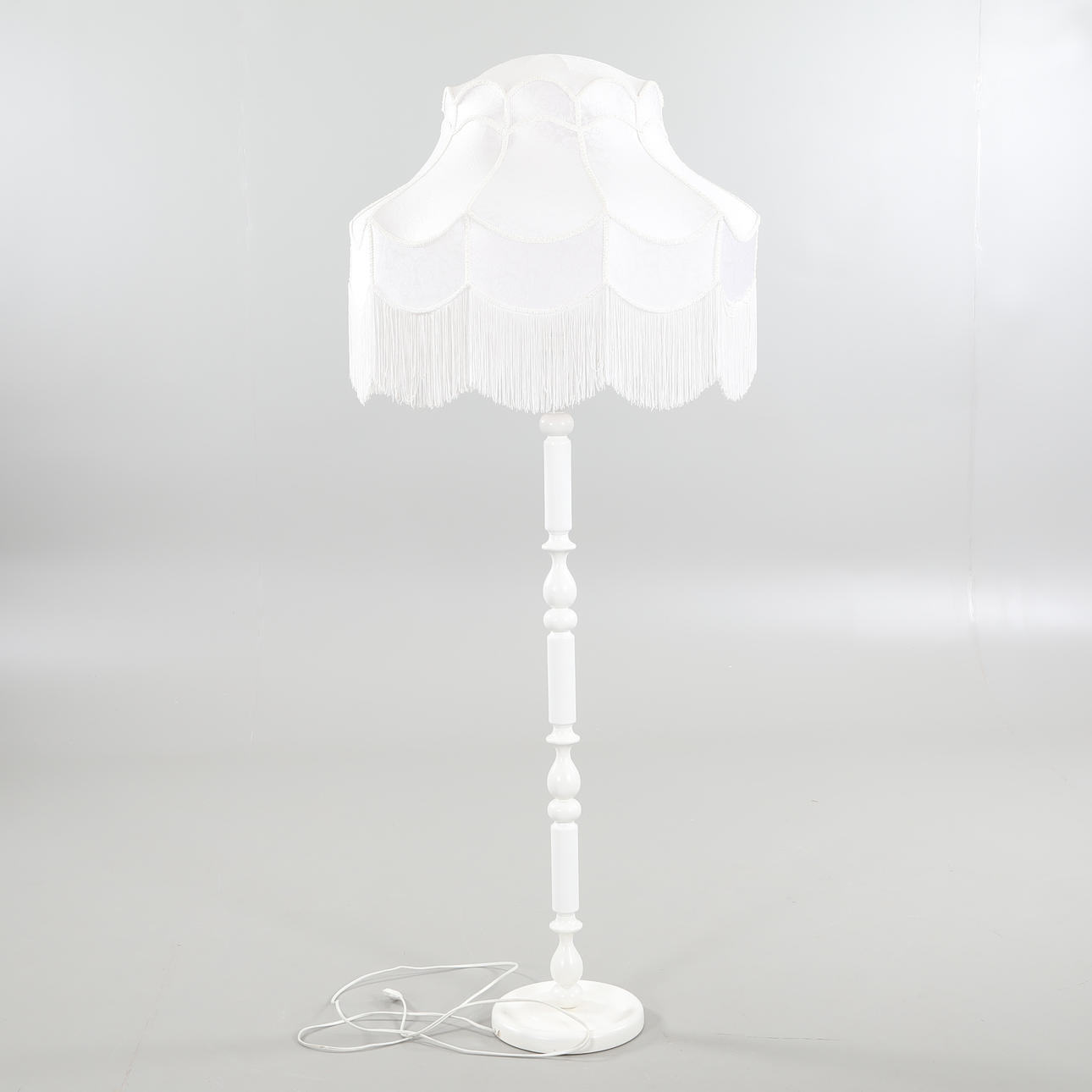 LATTIAVALAISIN, puu.