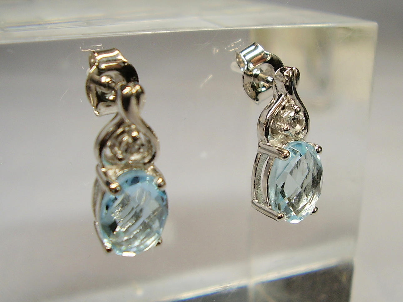 BLUE TOPAZ EAR STUDS SILVER 925.