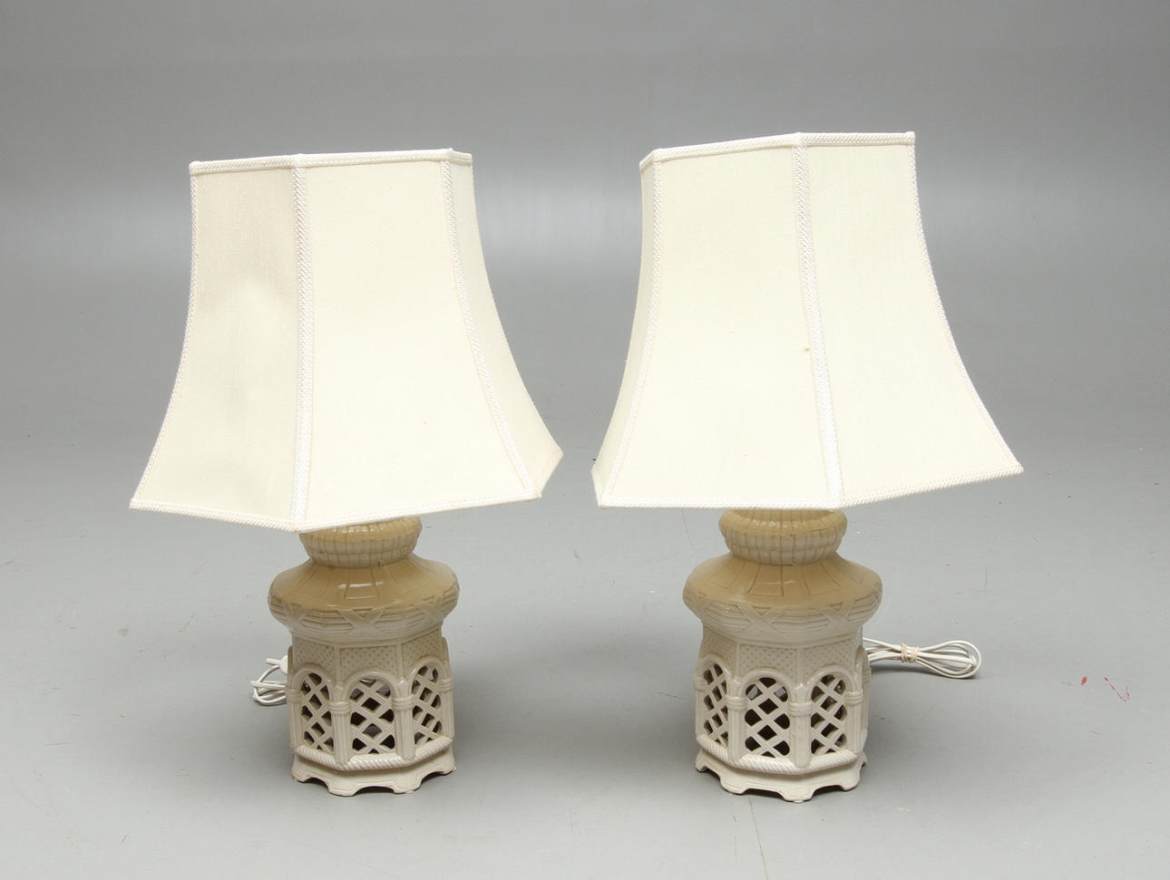 BORSLAMPOR, 1 par, porcelain, 1900s.