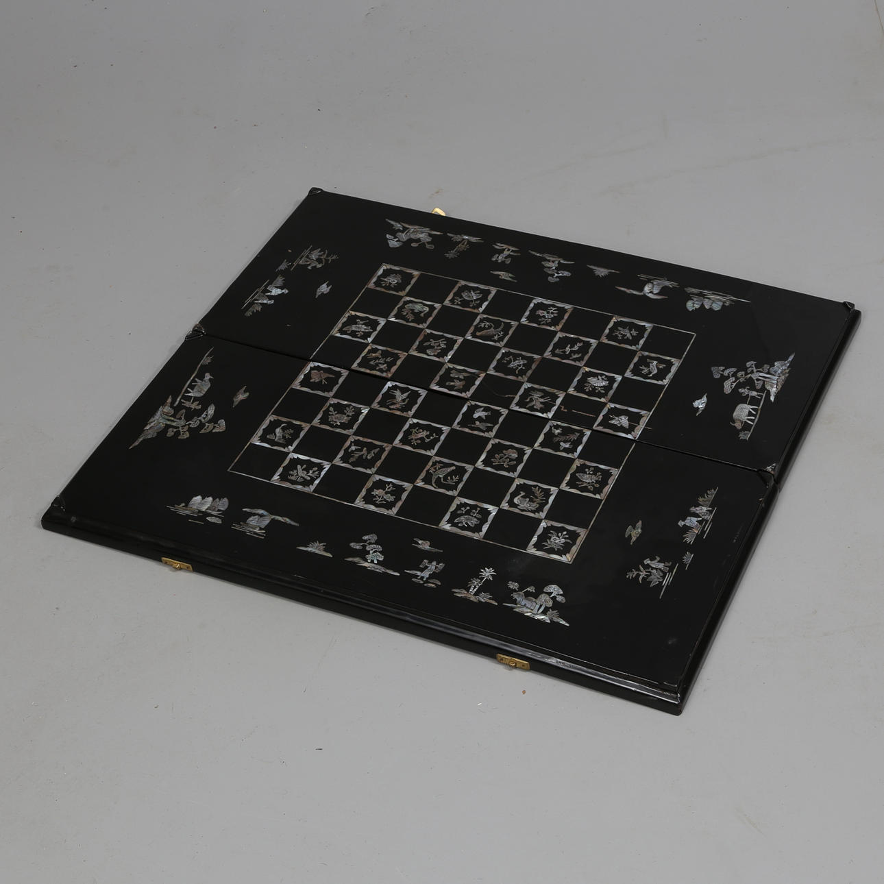 SCHACK- BACKGAMMON BRÄDE, pärlemoinlägg, 1900 tal.