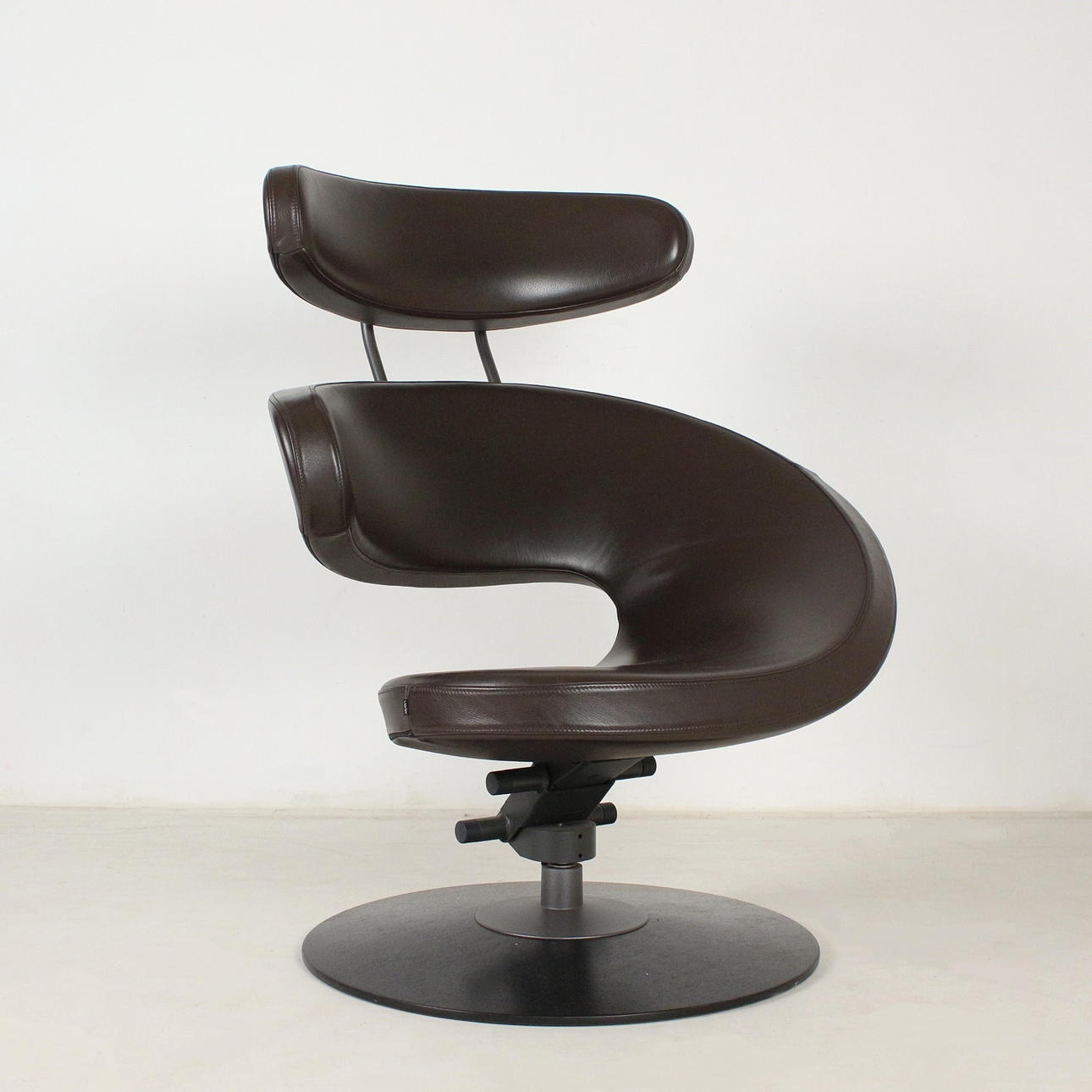 VARIER. Design: Olav Eldøy, loungestol, model 'Peel', Norge.