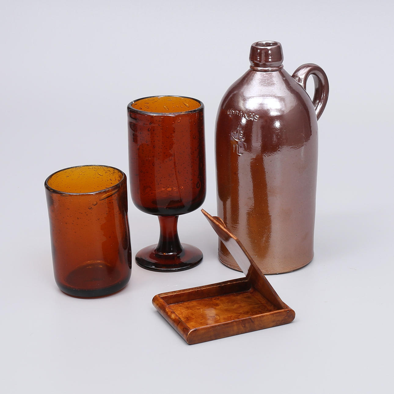 ERIK HÖGLUND. DIVERSE FÖREMÅL, glas, krus, etui.