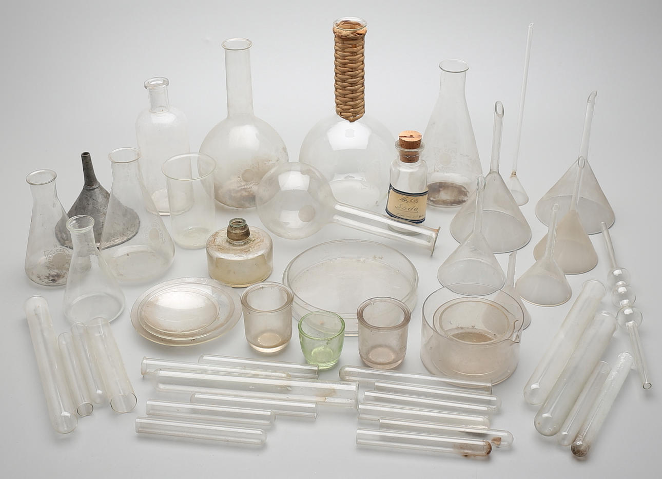 LABORATORIEGLAS, ca 50 delar, 1900-tal.