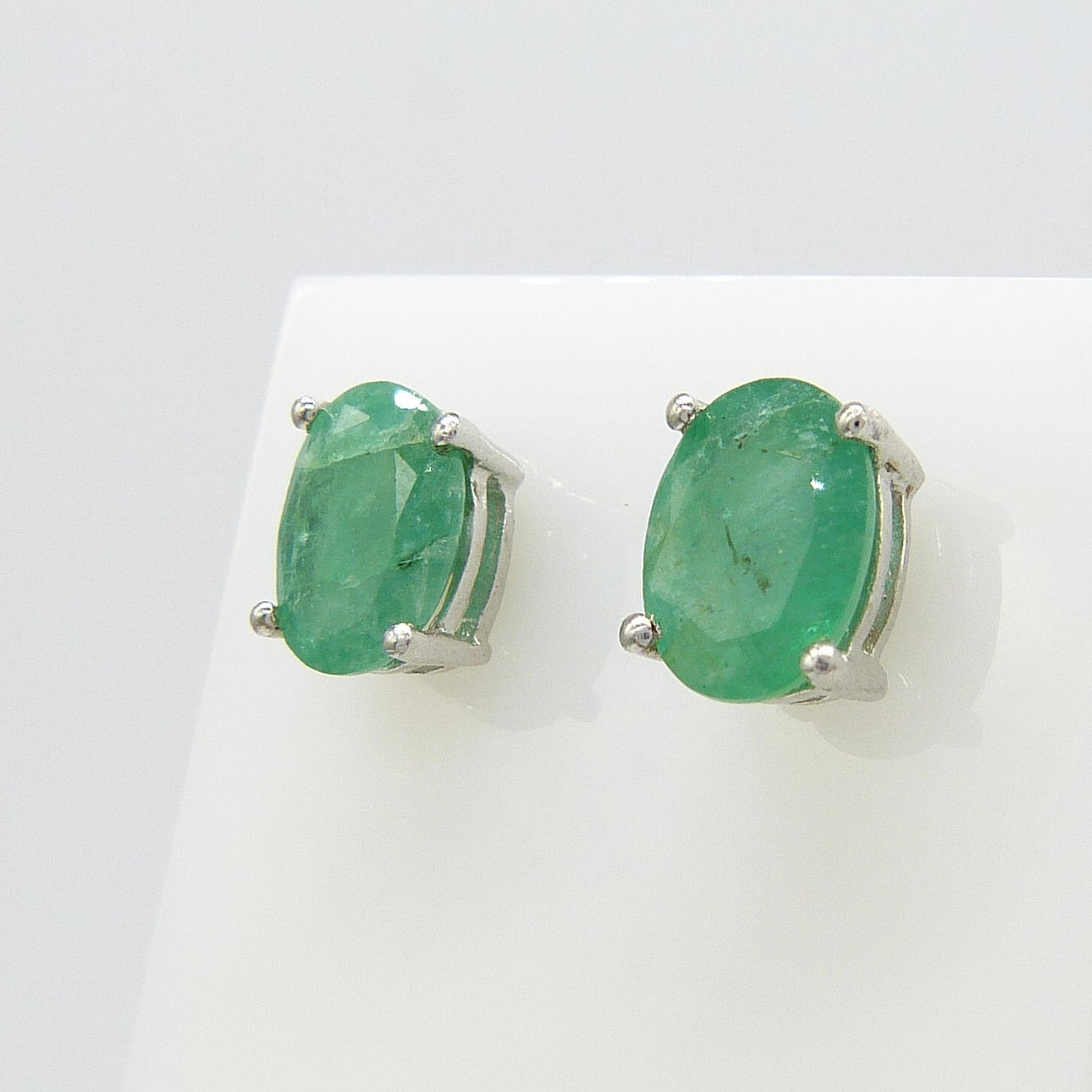 SMARAGD ÄDELSTEN ÖRA DUBBAR.