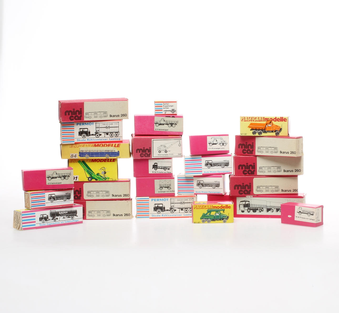 MODELLBILAR cirka 25 stycken VEB Östtyskland i originalkartonger.