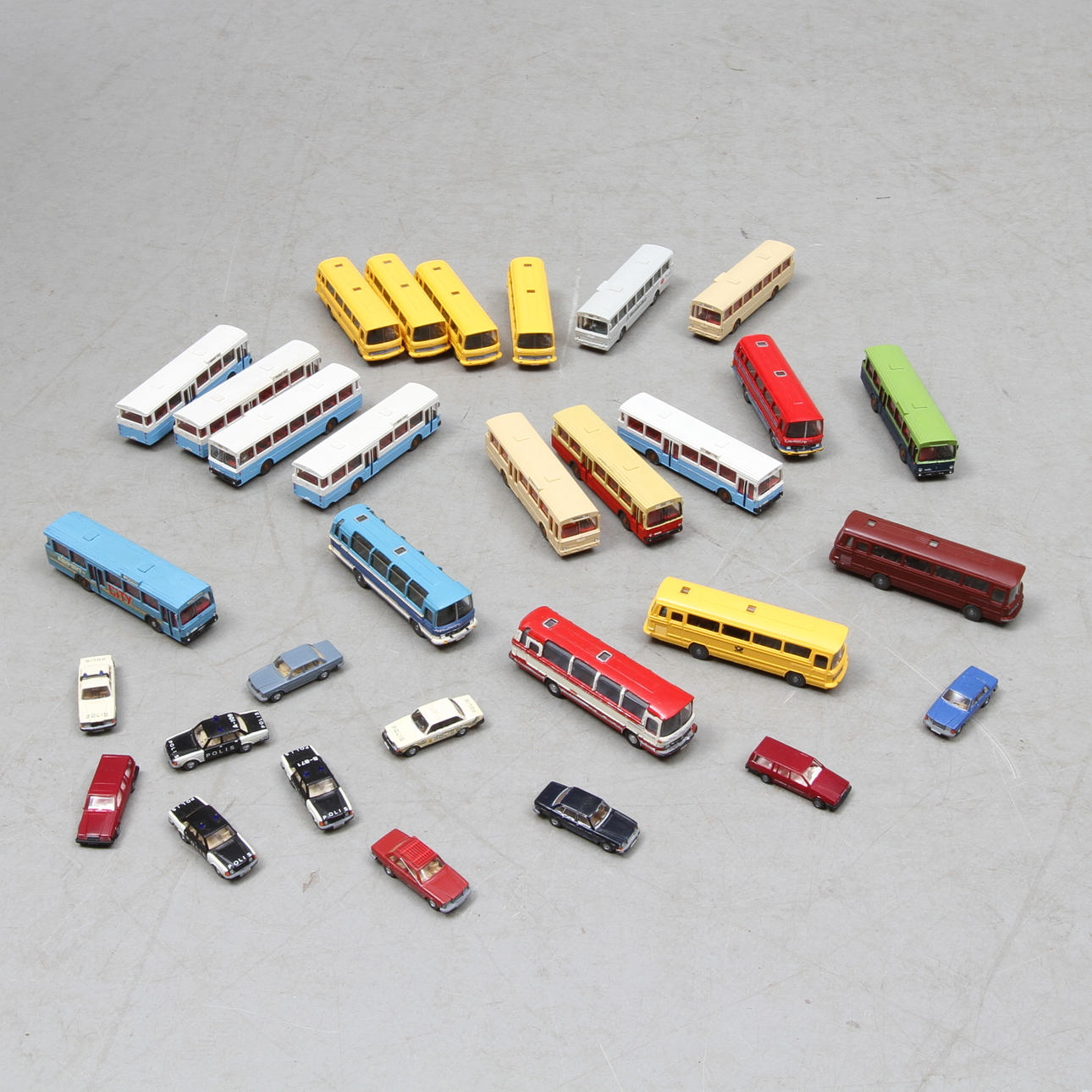MODELLBILAR WIKING 20 bussar och 11 bilar.