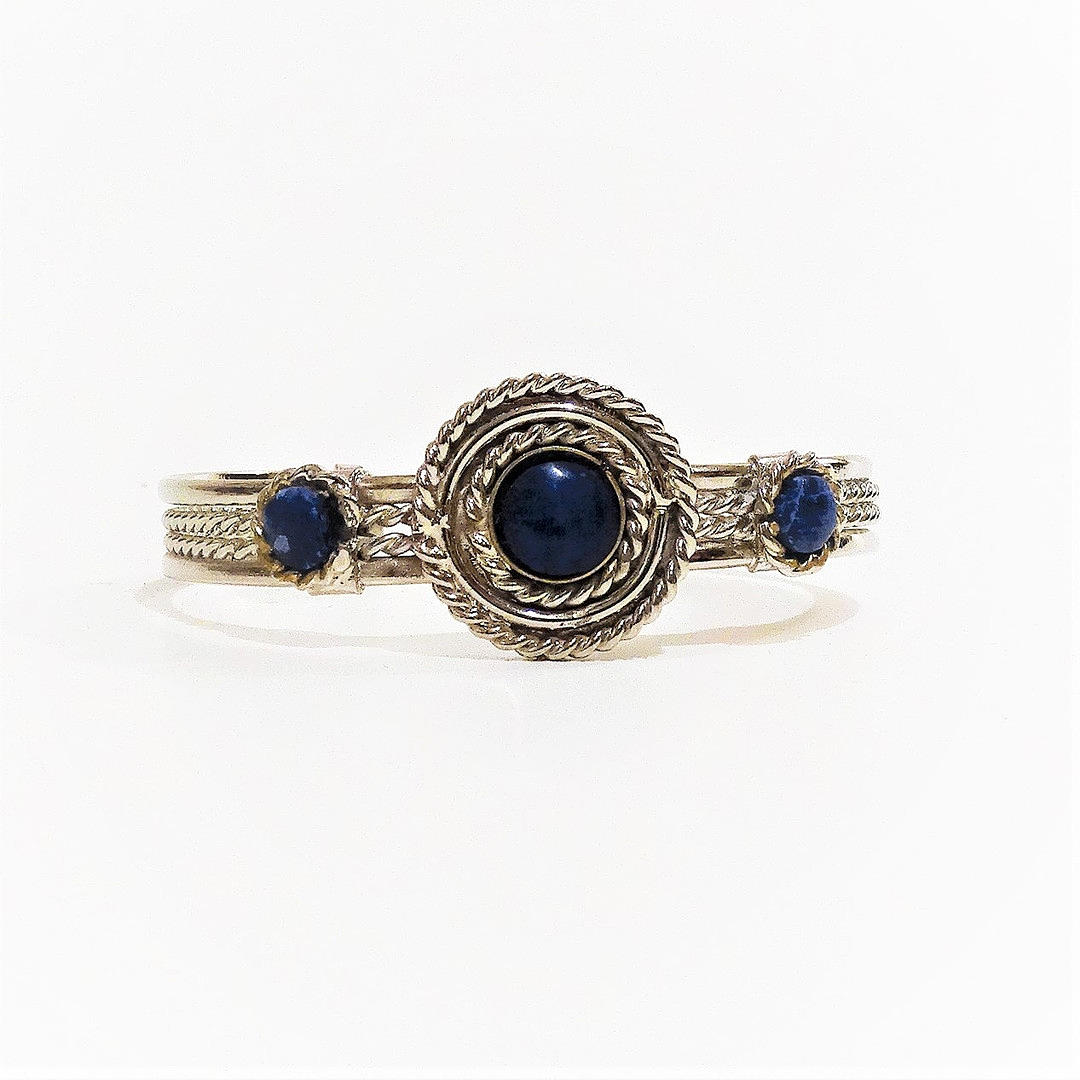 Brazalete SODALITH con engaste de alpaca.