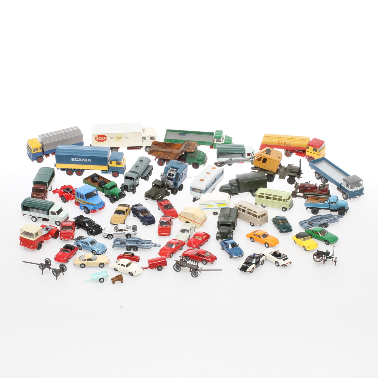 MODELLBILAR cirka 45 stycken. Bland andra Wiking.