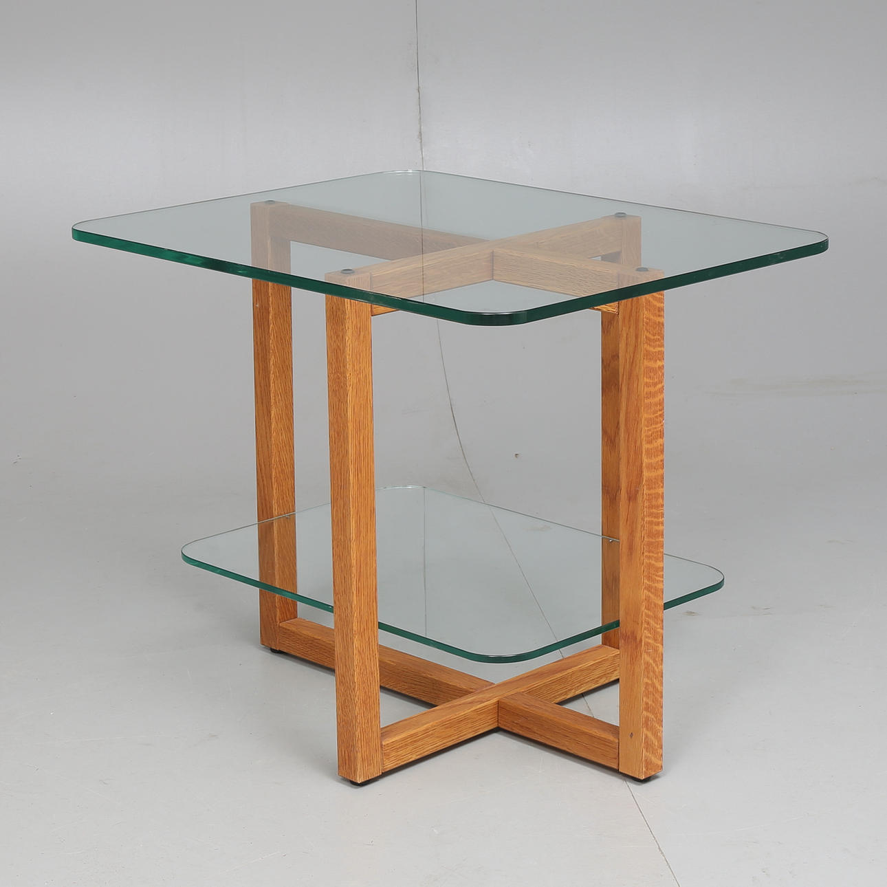 LAMPBORD, massiv bok, Brutus, för MIO möbler.