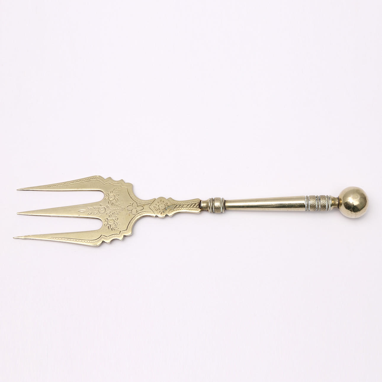 CARVING, silver, Engelsk stansning, 77 g.