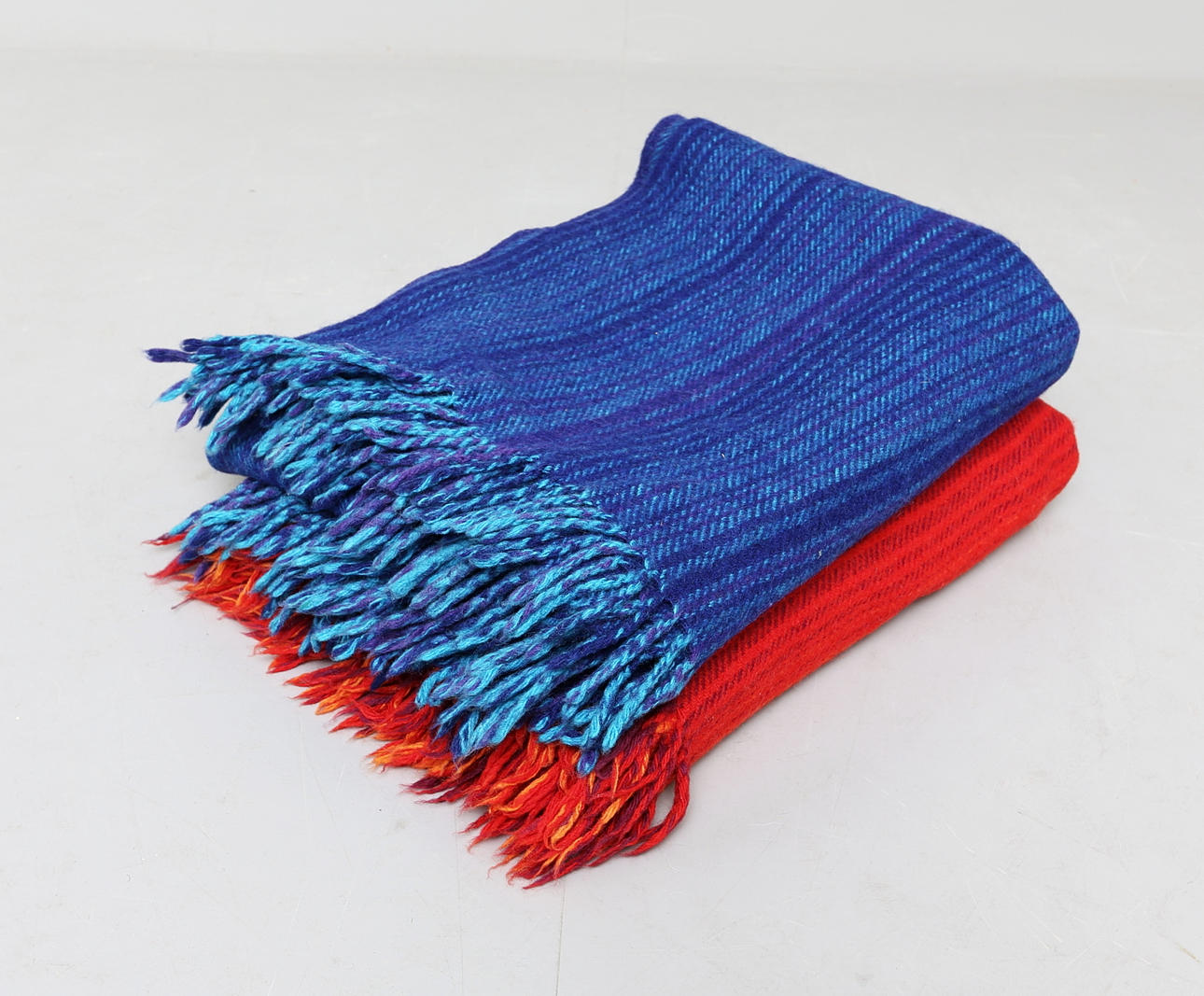 VIOLA GRÅSTEN. PLÄDAR, 2 st, Ull/Ylle, etikettmärkta.