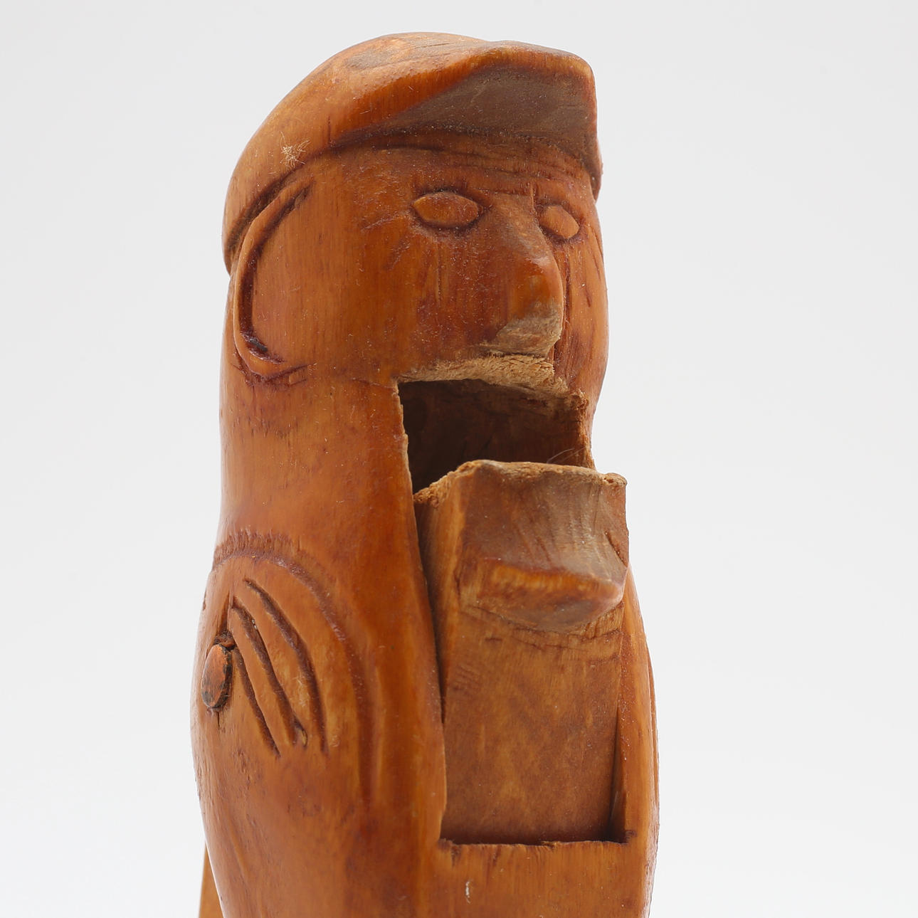 NUT BUTTON, carved wood, early 20th century.