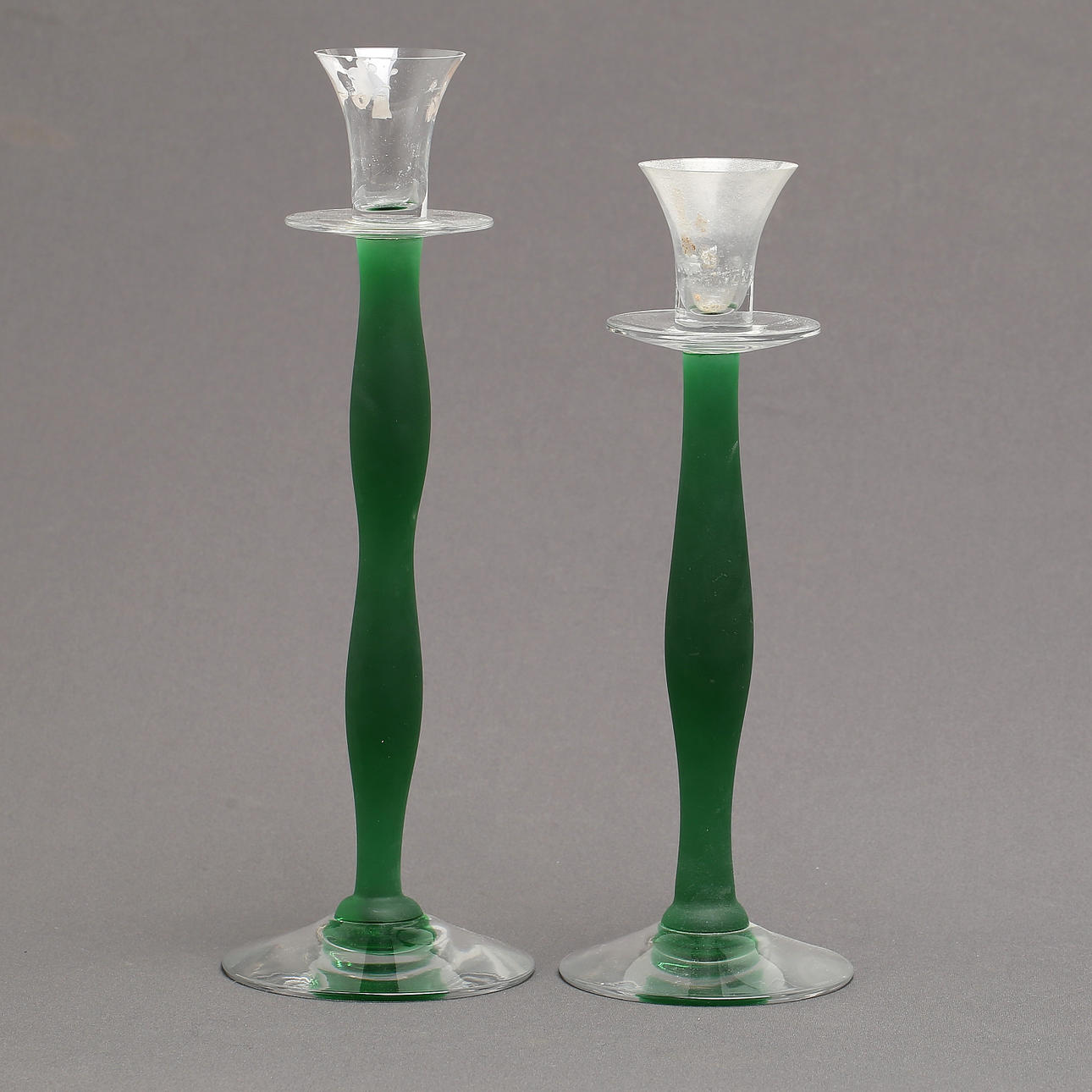 ANNE NILSSON. 2 st, ljusstakar, "Celeste", gröna , Orrefors.