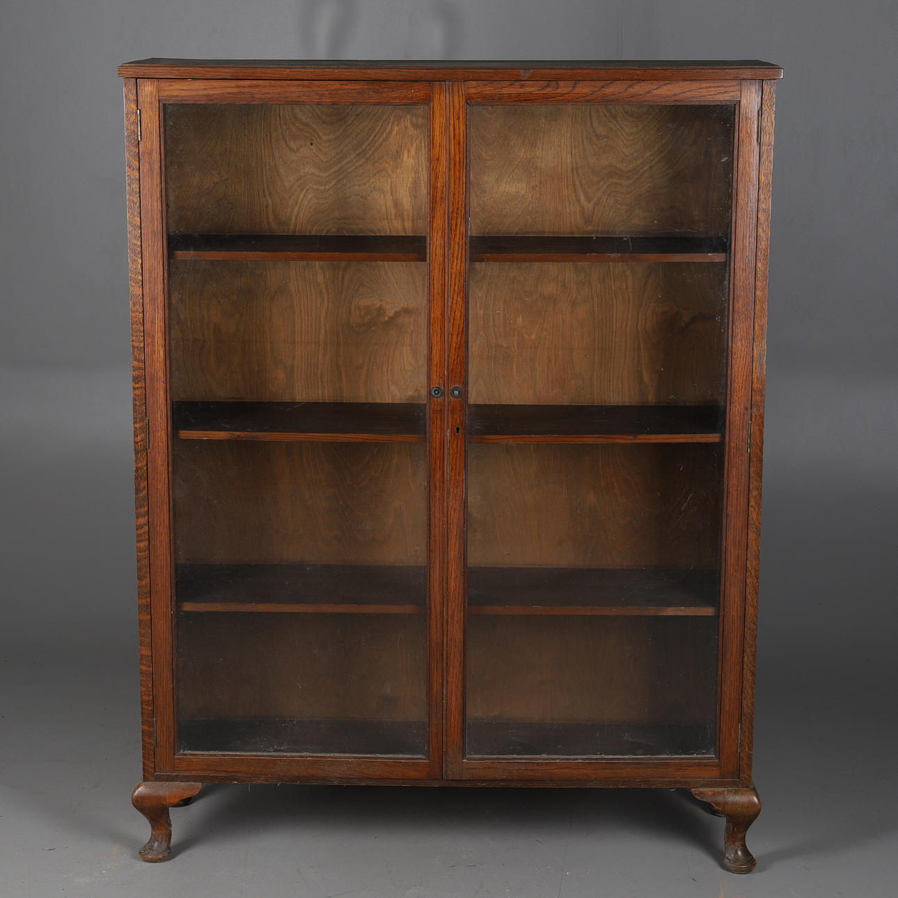 VITRINSKÅP, ask, 1900-talets mitt.