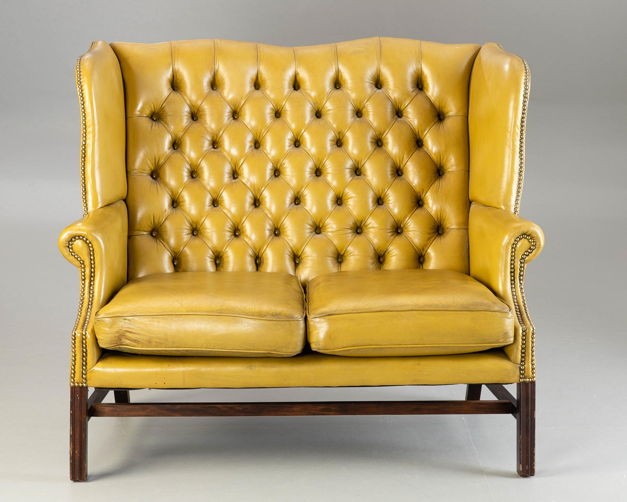 2-sits soffa/Chesterfield soffa, grönt läder, 1900-tal.