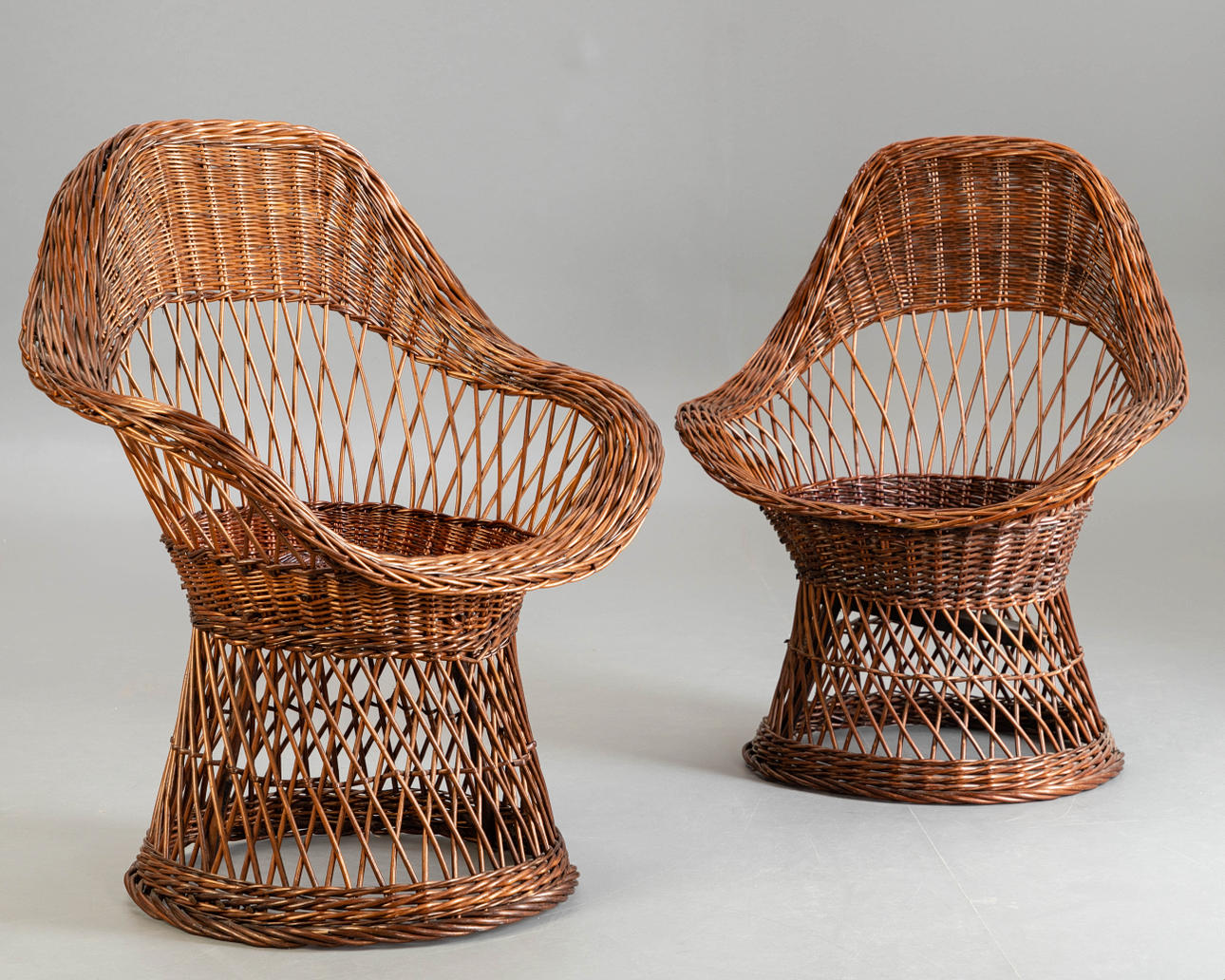 KORGSTOLAR, ett par, 1960/70-tal.