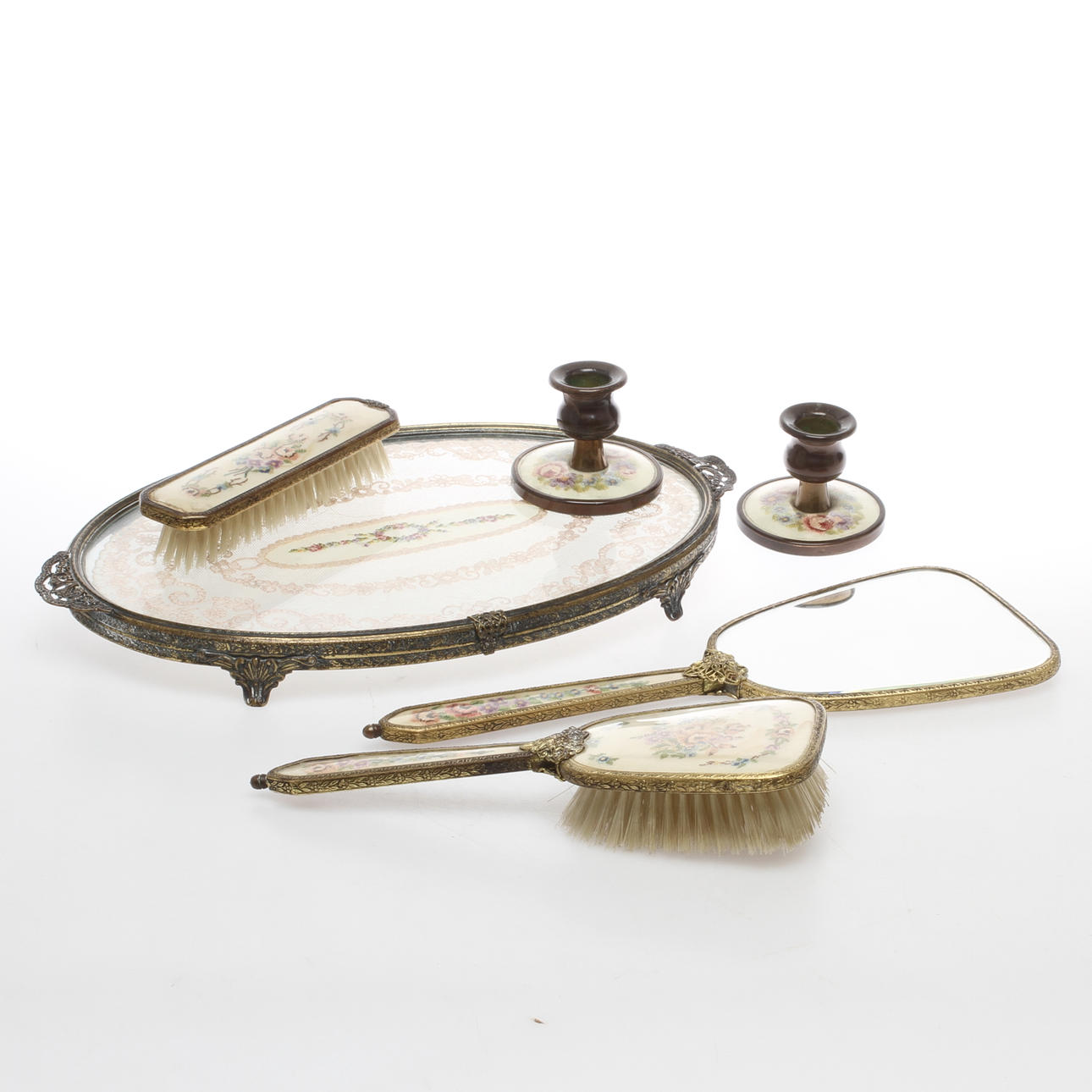 TOALETTSET: 6 delar, metall, plast, glas, tyg, England, 1900-tal.