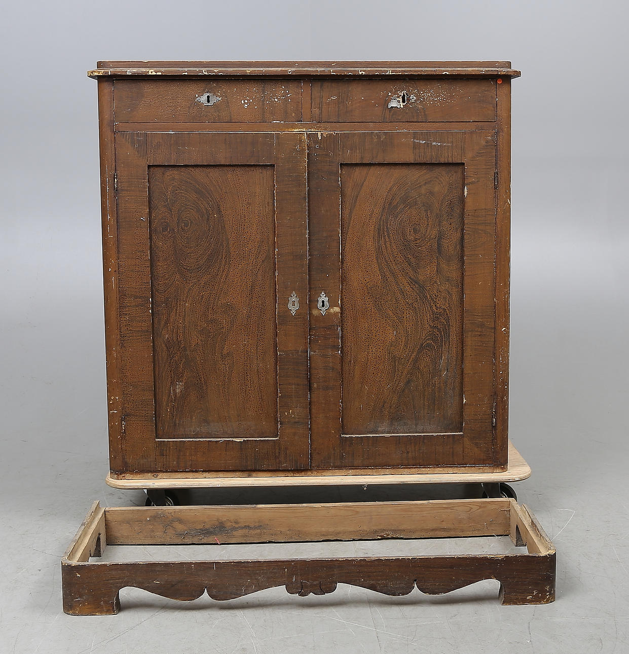 SKÄNKSKÅP, 1800-tal.