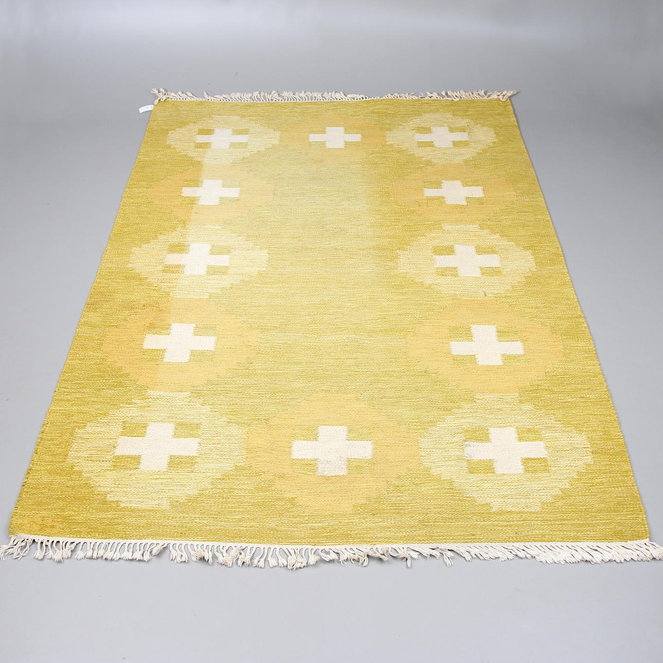 MATTA, Röllakan, handvävd, märkt "GS" sannolikt Anna Greta Sjökvist. Mått 290 x 206 cm.