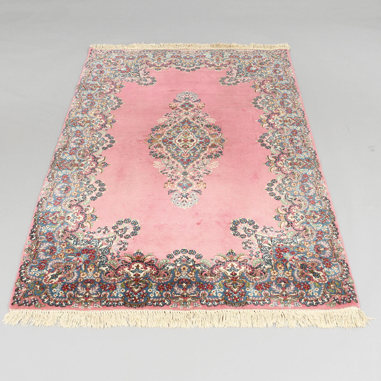 MATTA, Persisk, Kirman, 227x137 cm.