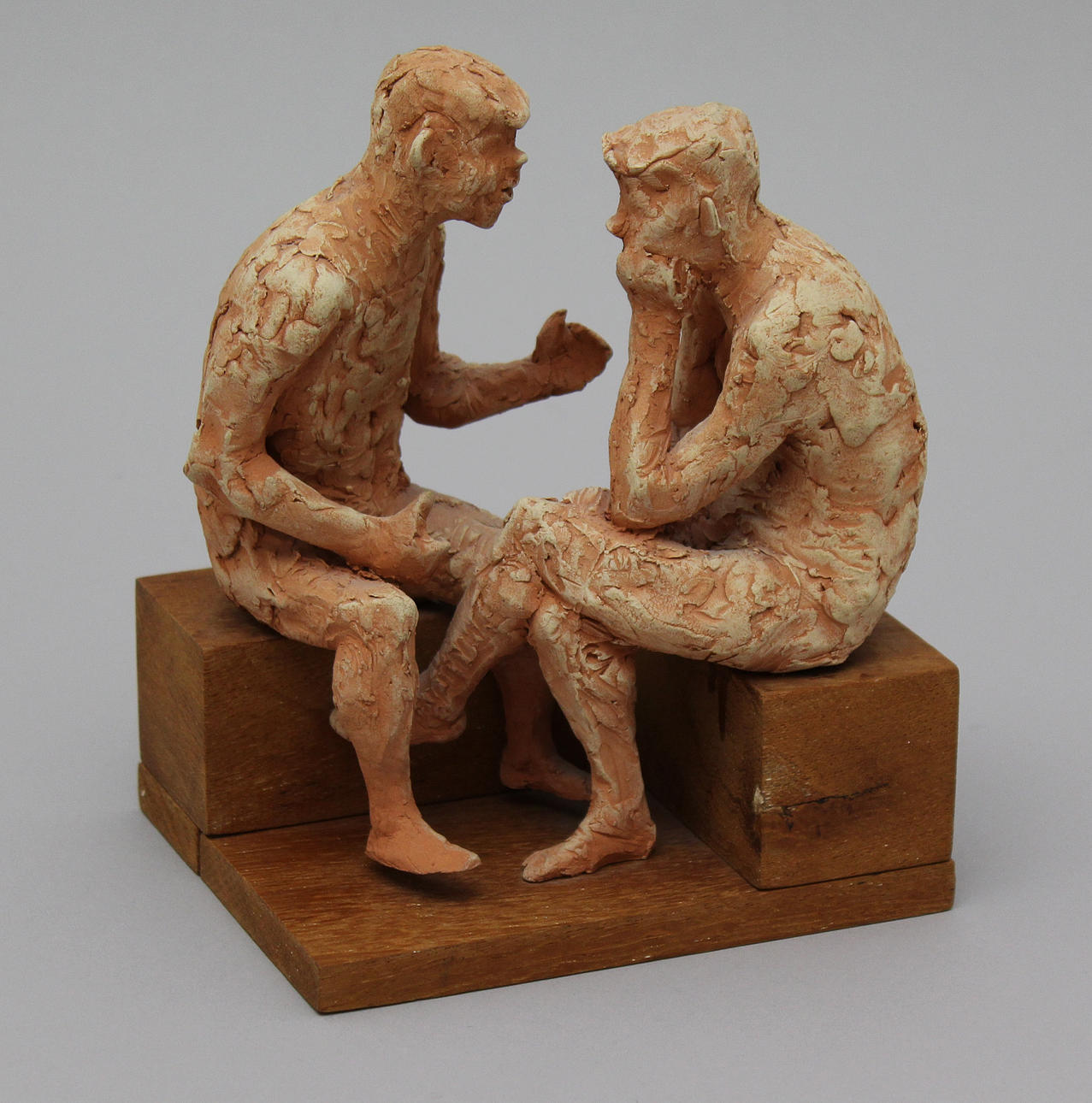 ELSIE DAHLBERG-SUNDBORG. Samtal. Skulptur, terrakotta. Signerad E. Dahlberg.