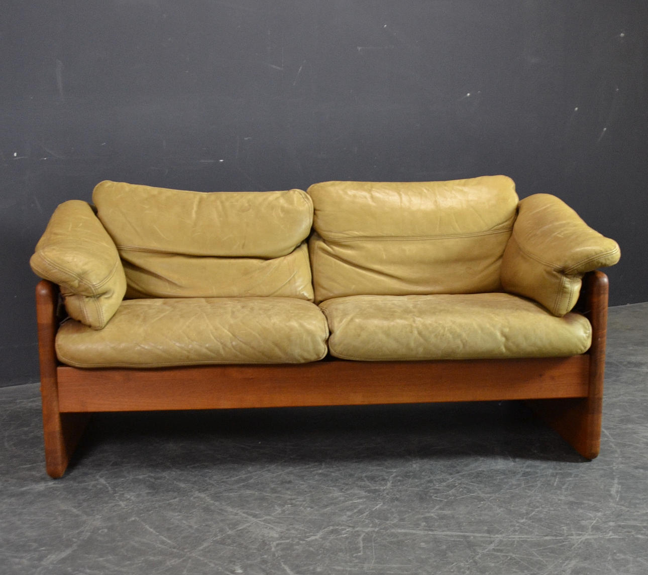 MIKAEL LAURSEN. SOFA.