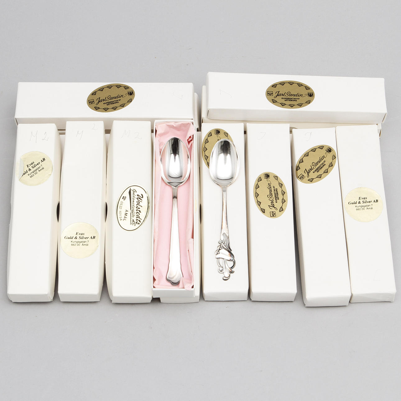 KAFFESKEDAR, silver, 23 delar, Guldsmedsaktiebolaget och TH Marthinsen. Vikt 278g.