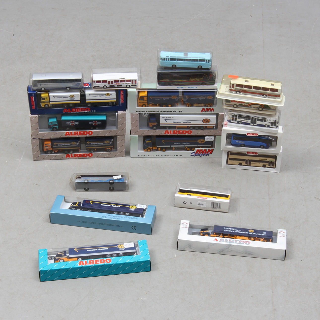 MODELLBILAR ALBEDO, WIKING, AMW med flera. Cirka 20 stycken.