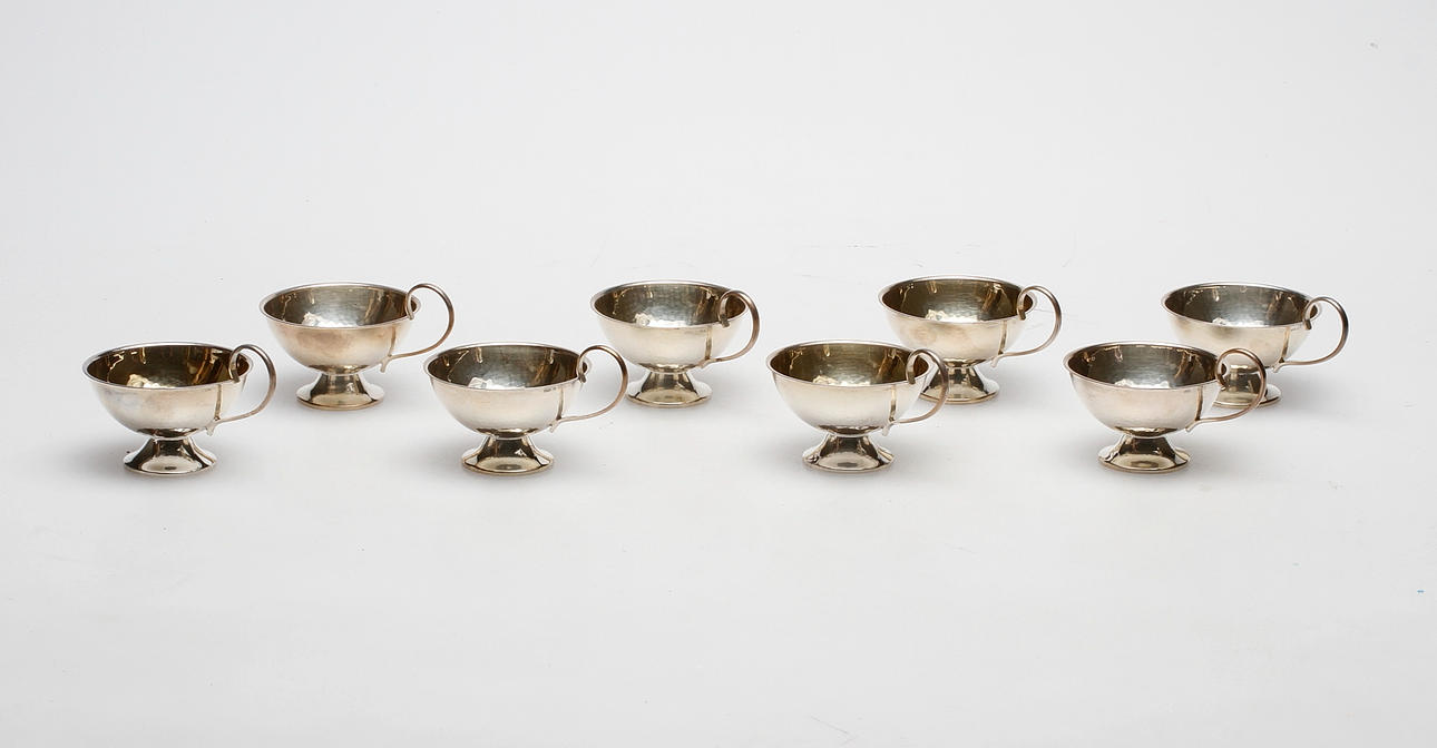 MUGGAR, 8 st, silver, vikt ca. 251,3 gram.