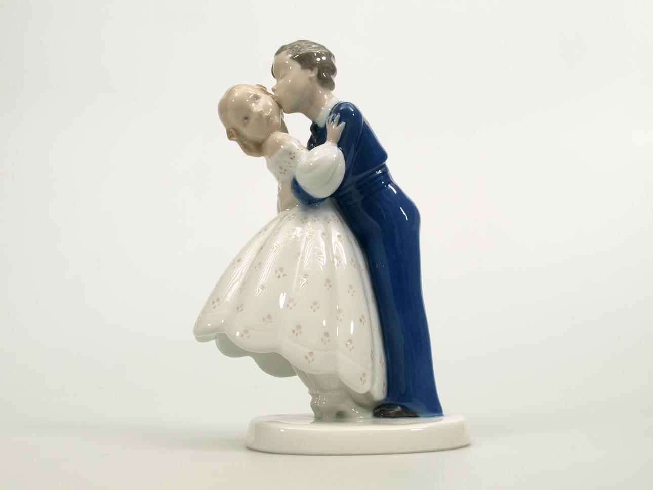 FIGURIN, porslin, "Första kyssen", Bing&Gröndahl.
