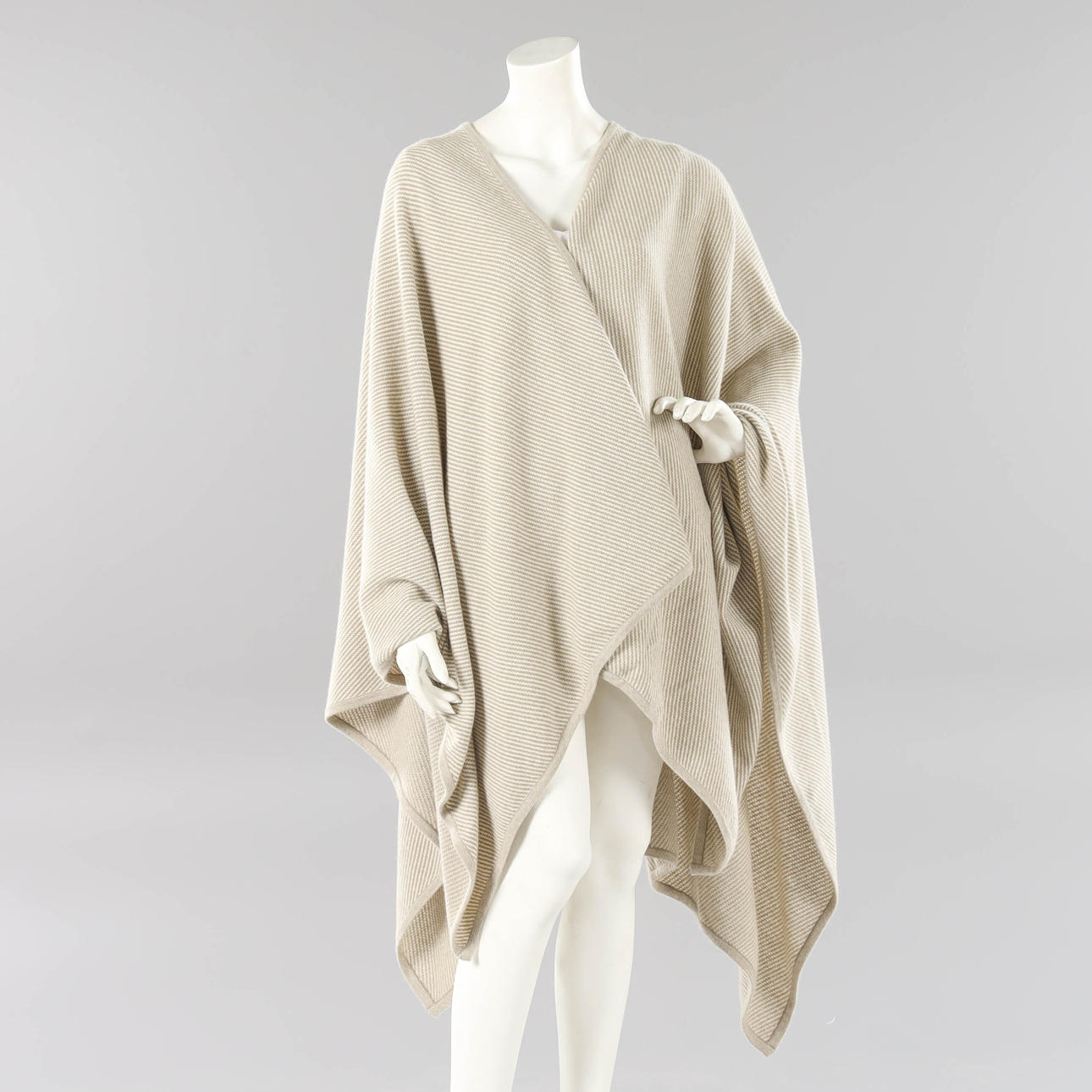 GIORGIO ARMANI DIFFUSIONE, PONCHO, 1990.