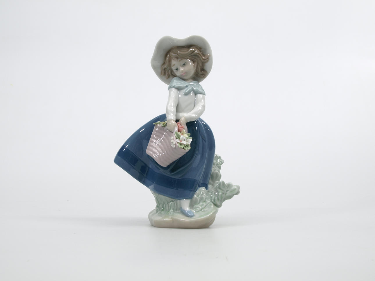 FIGURIN, porslin, Flicka med blomsterkorg, Lladro.