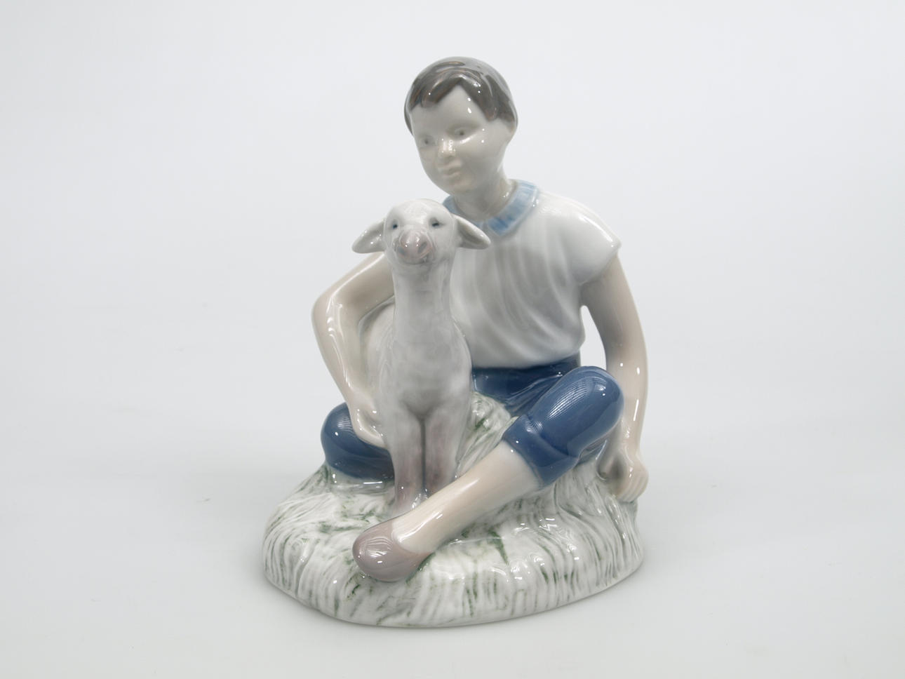 FIGURIN, porslin, Flicka med lamm, Bing&Gröndahl.