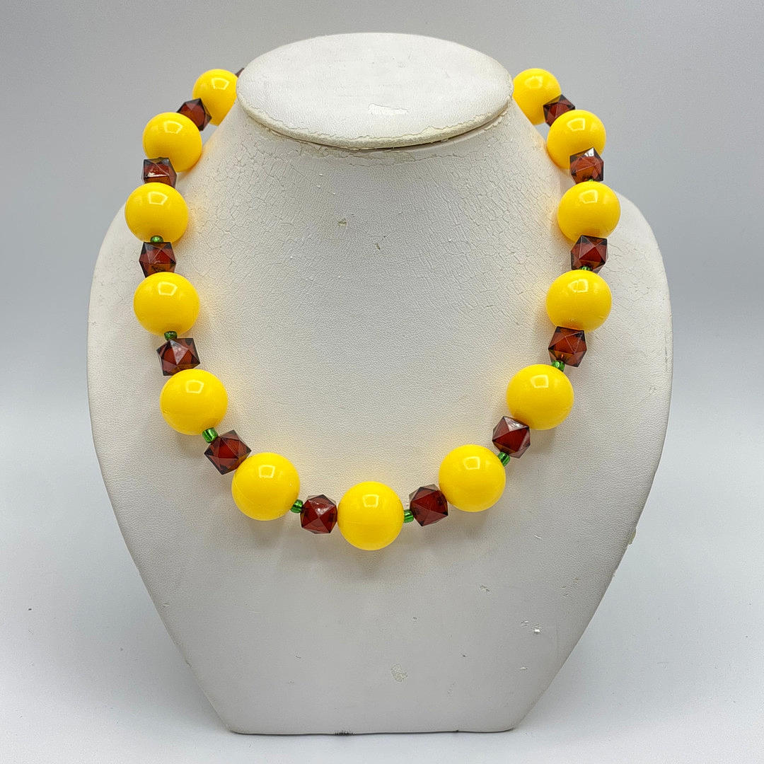 DESIGNER NECKLACE BAKELITE.