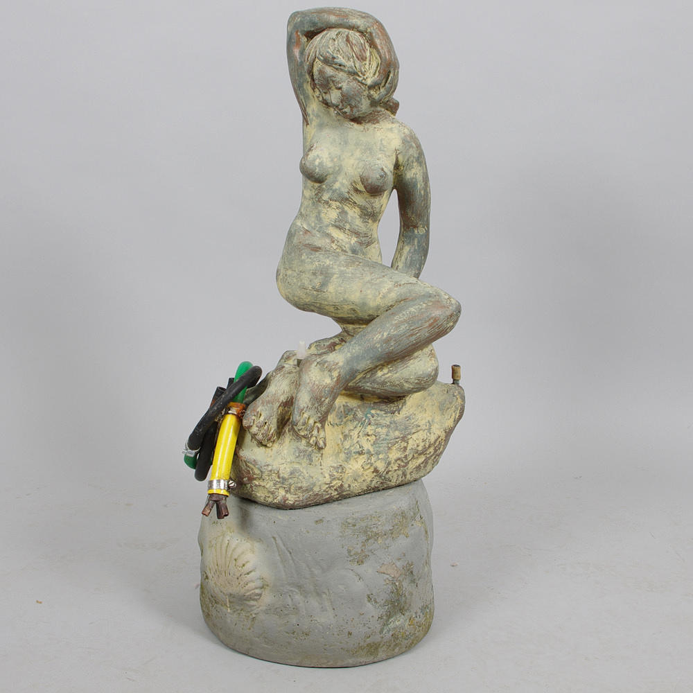 FONTÄNFIGUR, kvinna, betong.