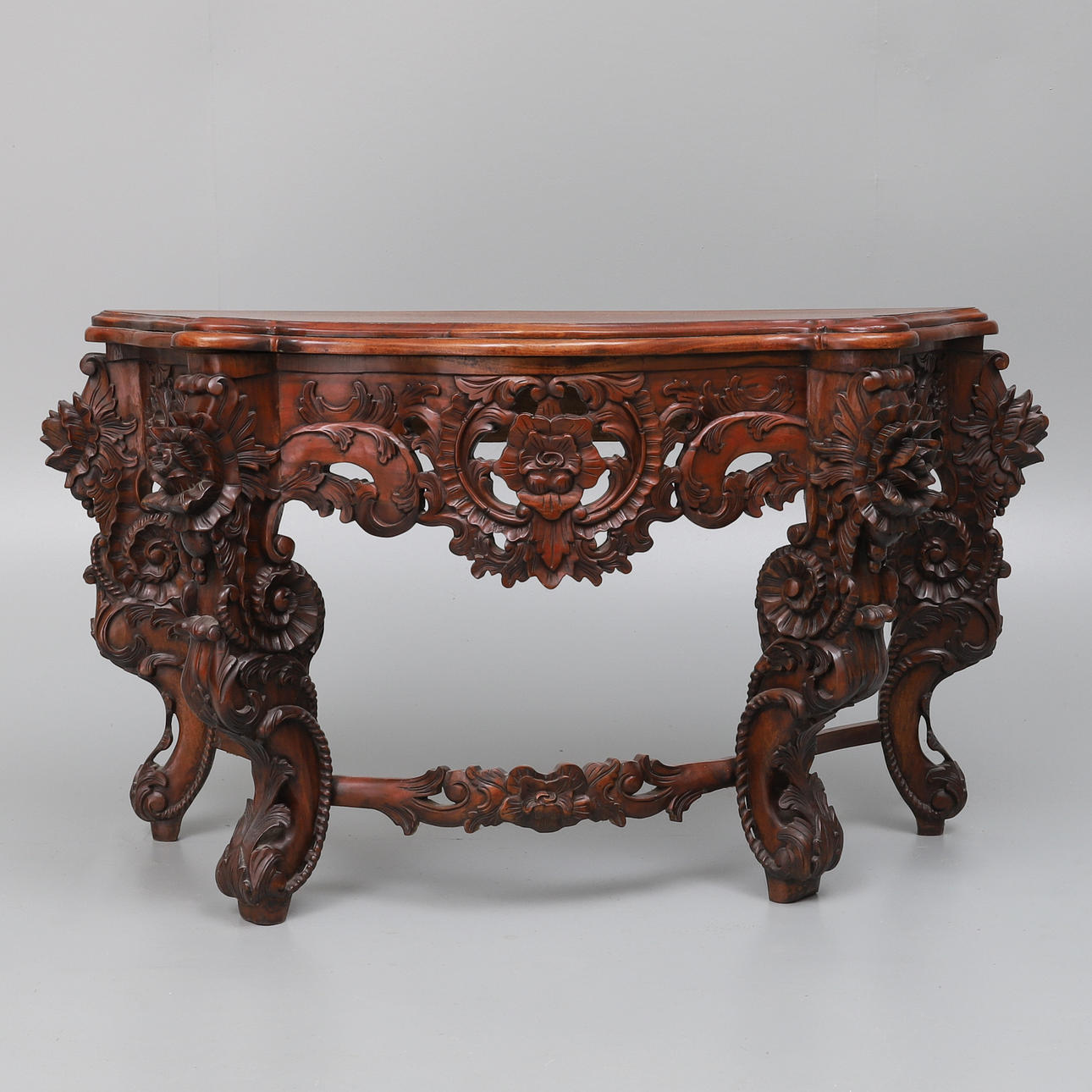 A REPRODUCTION MID 18TH CENTURY STYLE MAHOGANY CONSOLE TABLE. Furniture ...