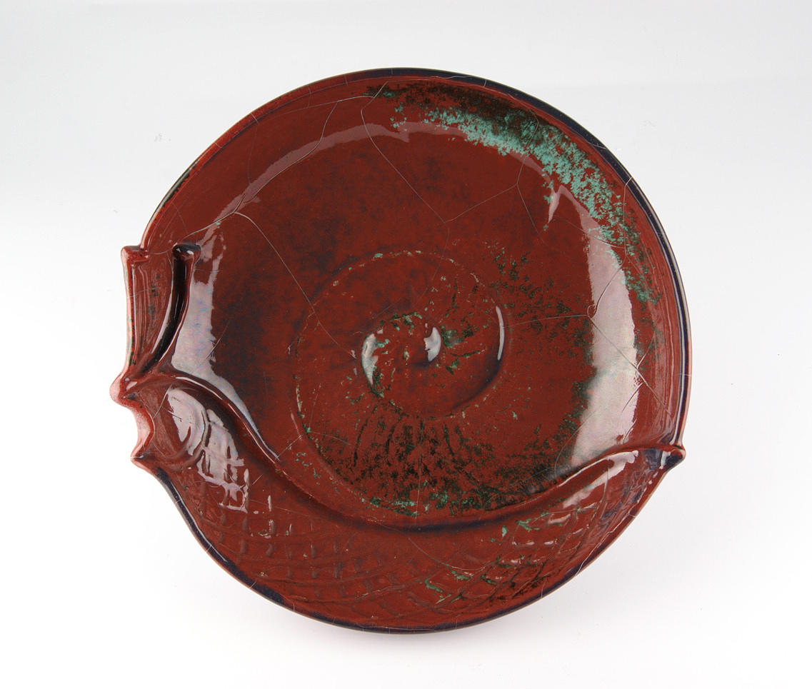 VIERTHALER, LUDWIG. (1875 - 1967). skal. Keramiska, ljusa skärvor, polykrom.