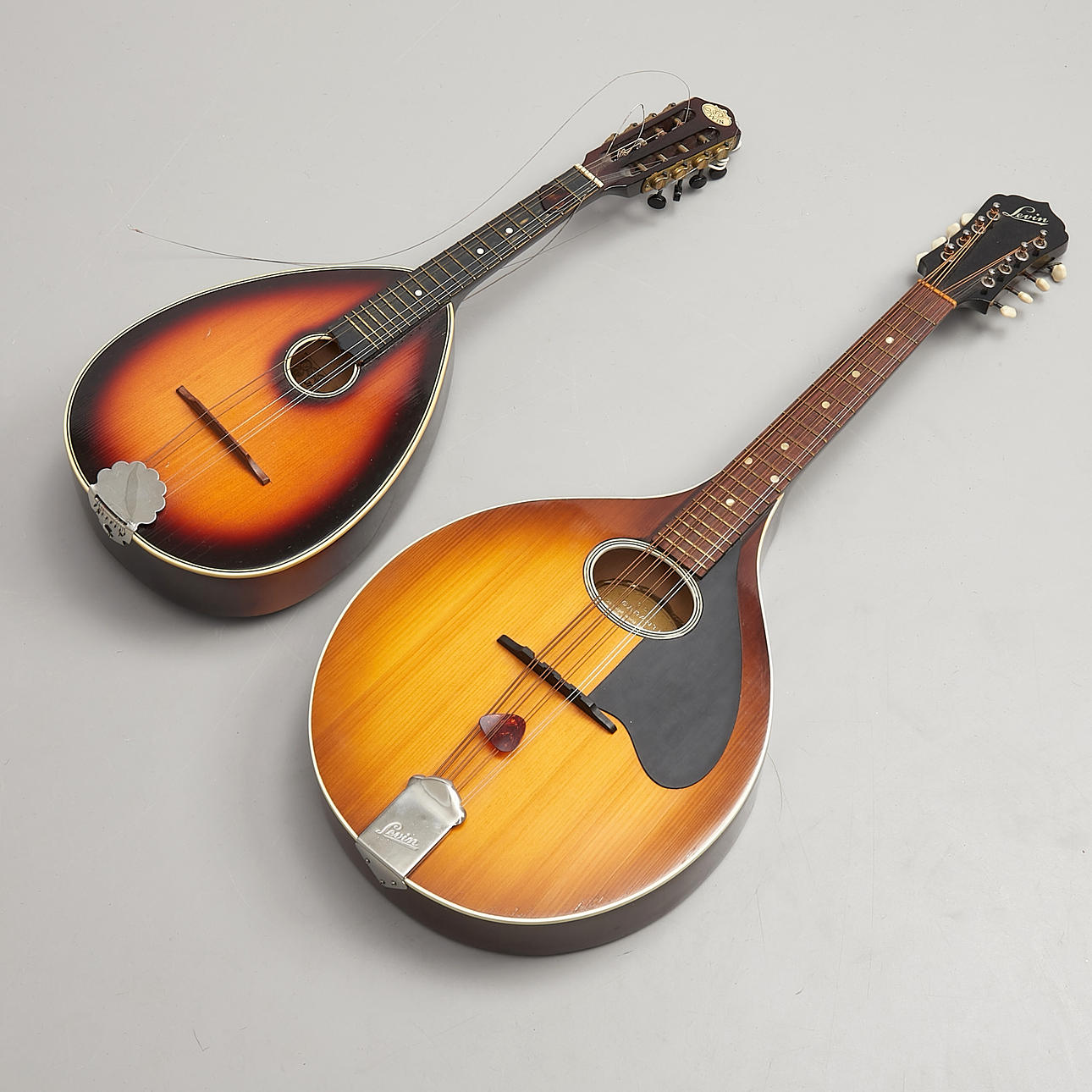 MANDOLINS, 2 pcs., Levin resp. Otwin.