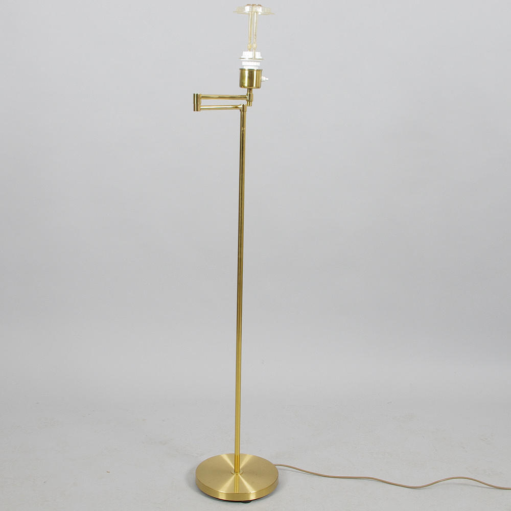 GOLVLAMPA med ställbar arm, mässing, Armatur Hantverk, Tibro.