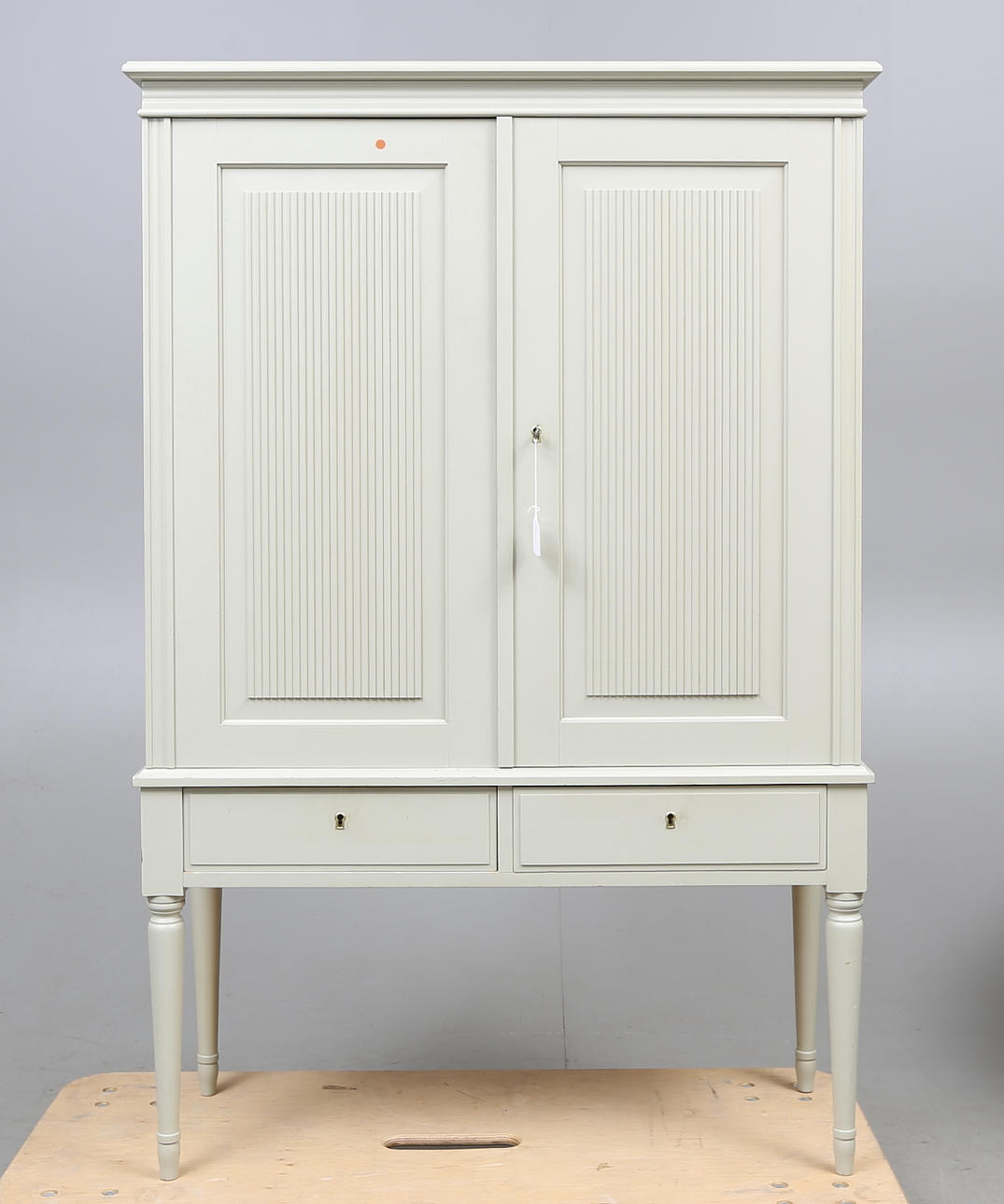 MATSALSSKÅP, Gustaviansk-stil, 1900-talets andra hälft.