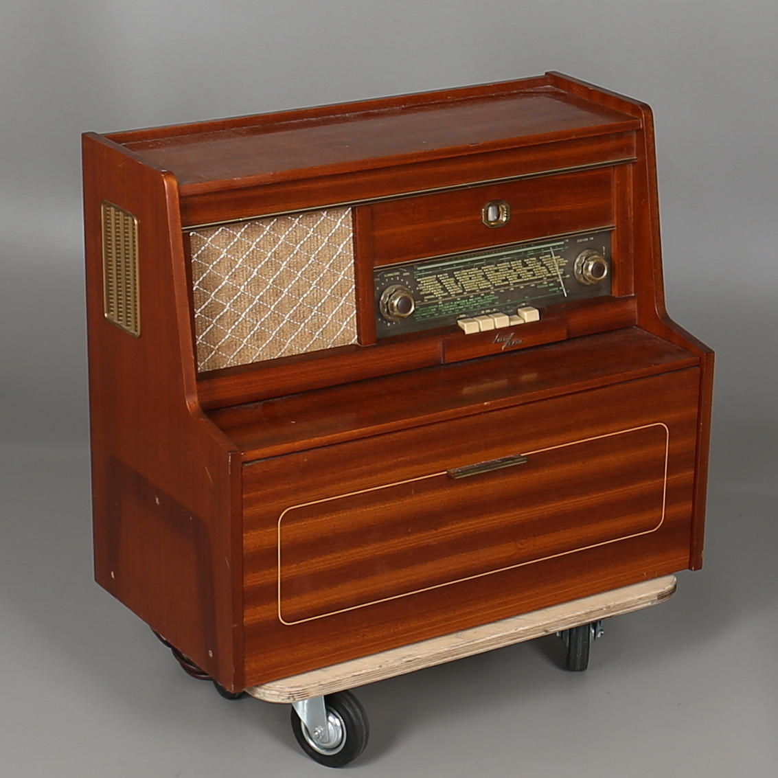 RADIOGRAMMOFON i trämöbel. Luxor Serenad, Sverige.