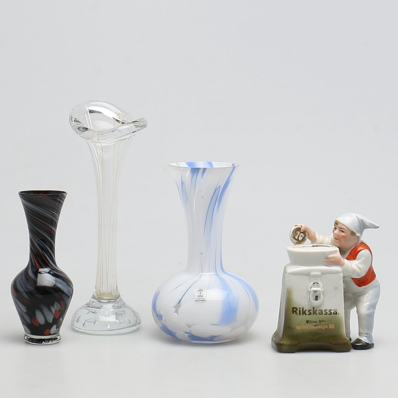 PARTI GLAS/PORSLIN. 4 delar. Bl.a Sparbössa Baltiska utställningen 1914.