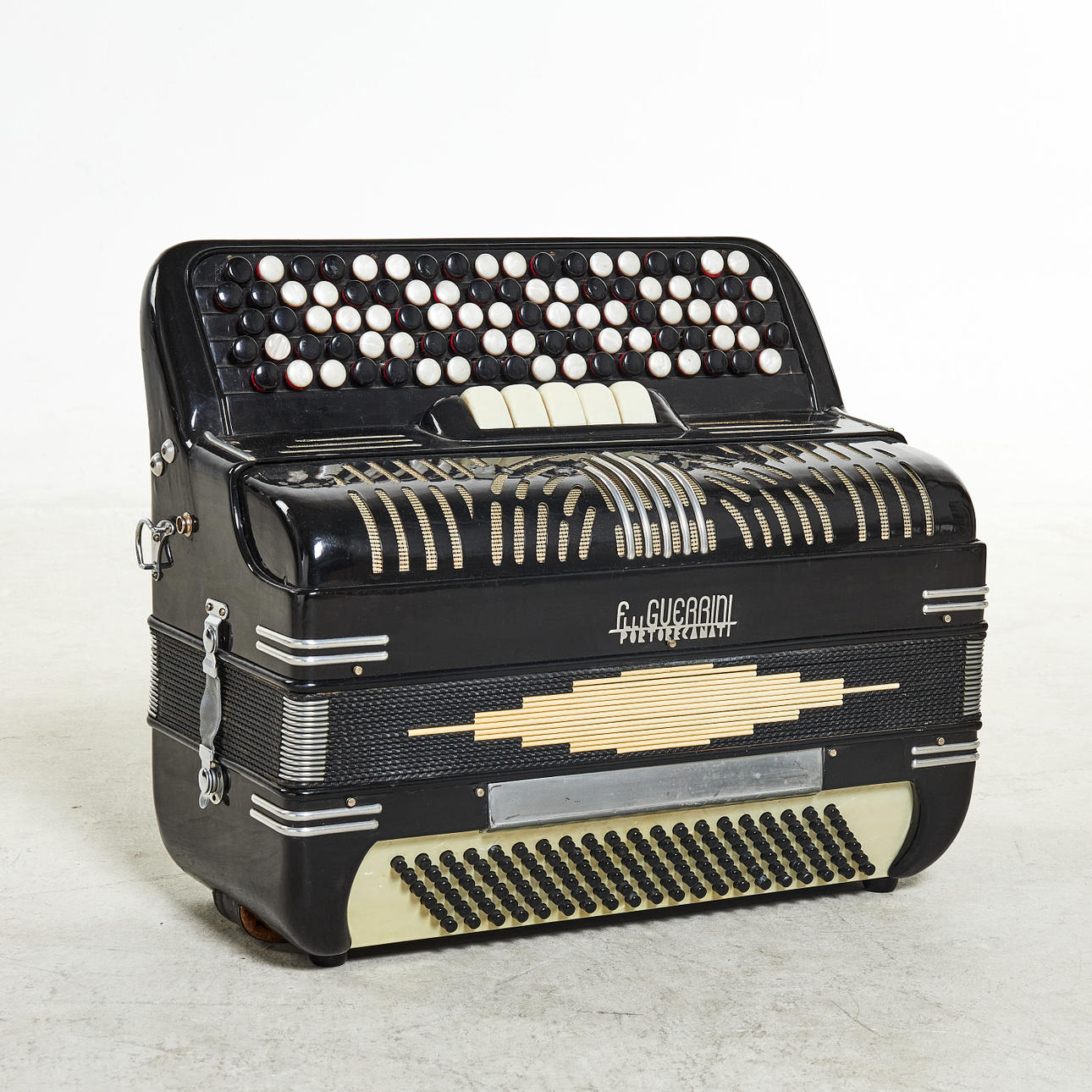 AKKORDEON, Marke GUERRINI, Knopfakkordeon.