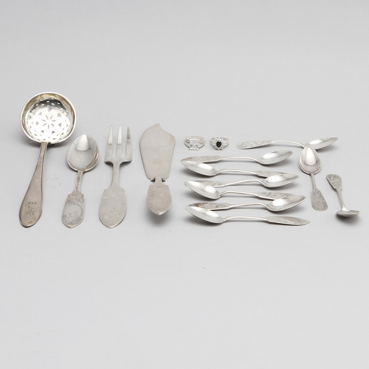 SILVERFÖREMÅL, totalvikt 316 gram.