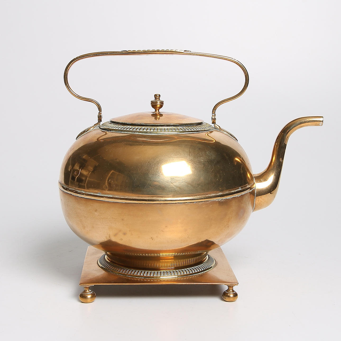 TEKANNA på STÄLL, mässing, empir, Skultuna, 1800-talets mitt.