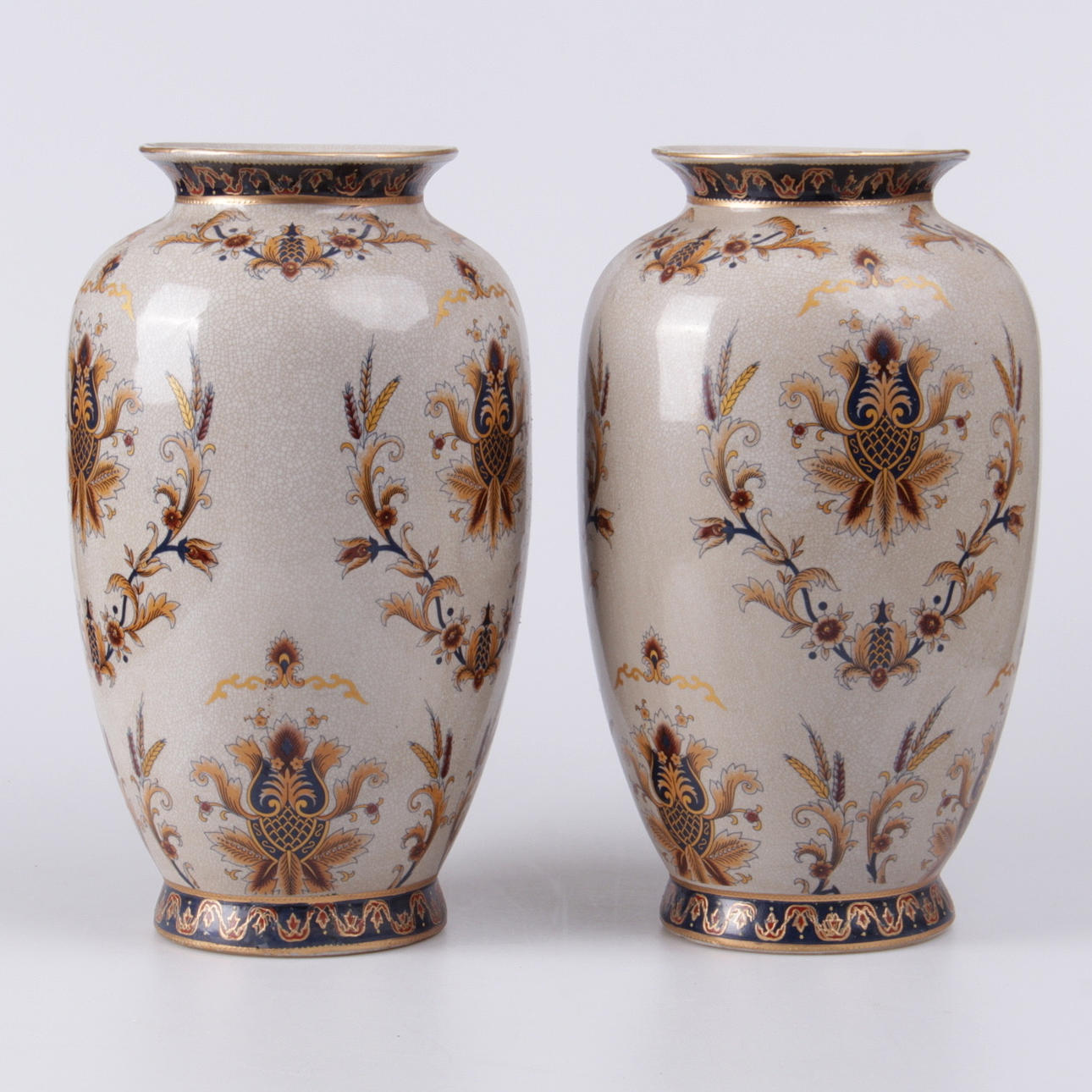 URNOR, ett par, cloisonne, möjligen Tyskland, 1900-talets första hälft.